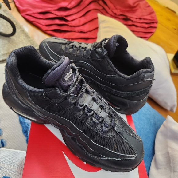 Mens Air Max 95 Essentials - Picture 10 of 11